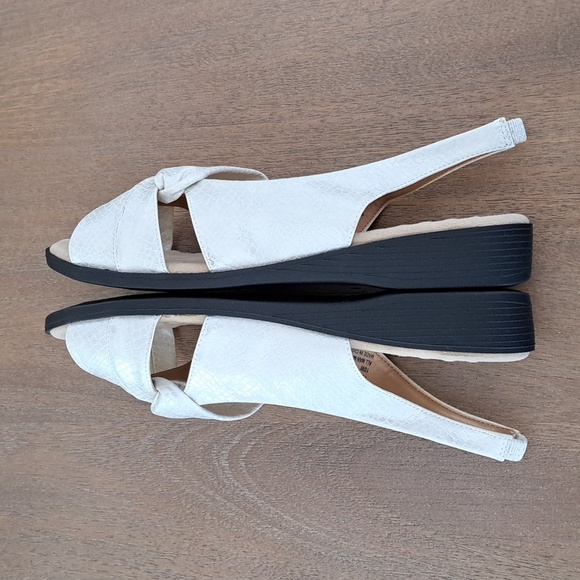 Comfortview The Pearl Sandal - Color: White - Size: 10 W - Picture 7 of 9